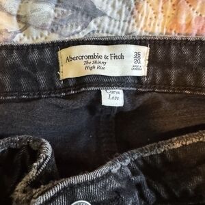 NWOT Abercrombie & Fitch High Rise Skinny Jeans - washed black